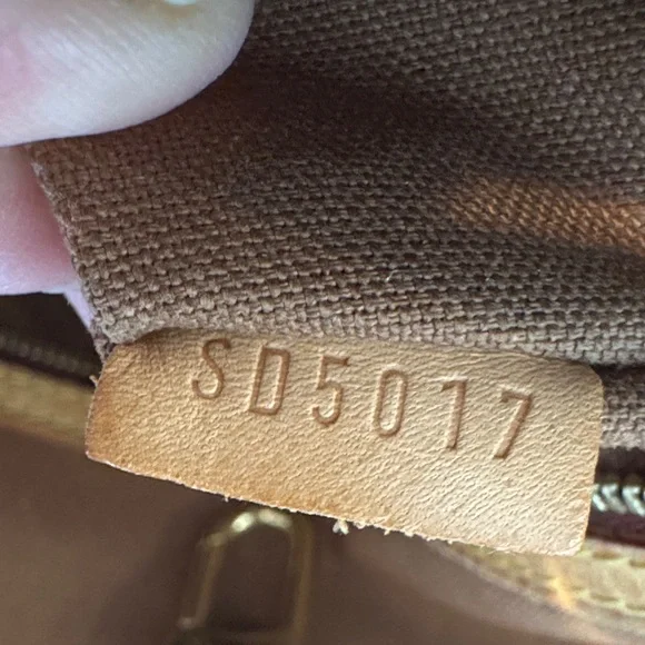 Louis Vuitton Batignolles Horizontal Monogram Shoulder Bag